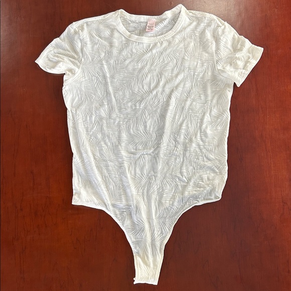 Victoria's Secret Tops - Victoria's Secret Gray and White Patterned Top